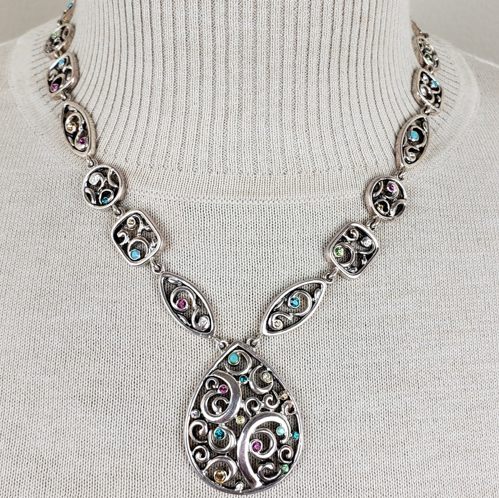 Scroll Detailed Stone Necklaced